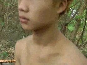 A young, Asian lad ventures outdoors to indulge in self-pleasure, his hand expertly handling his impressive member. This gay boy's outdoor jerk-off session is a tantalizing display of Asian masturbation.